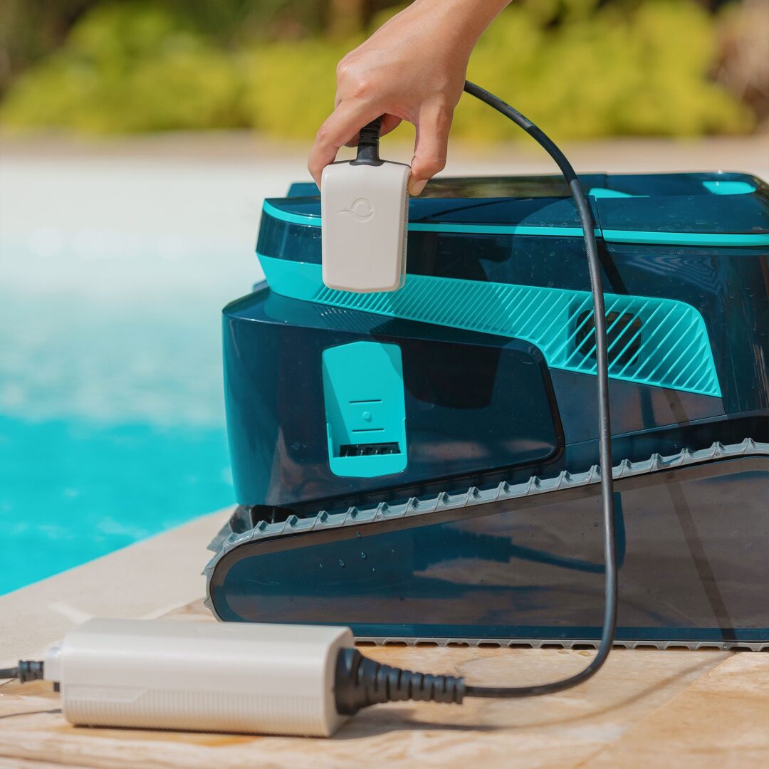 Maytronics Dolphin Liberty 600 Cordless Pool Cleaner magnetic induction charging